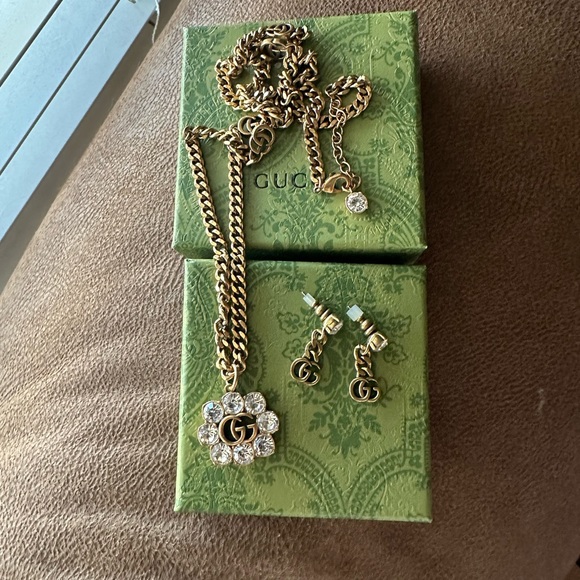Double GG necklace and earring set - Picture 1 of 7